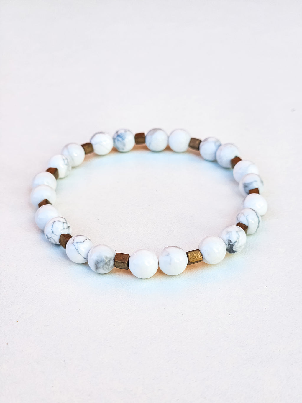 Bracelet • White Howlite (6 mm) with bronze spacers