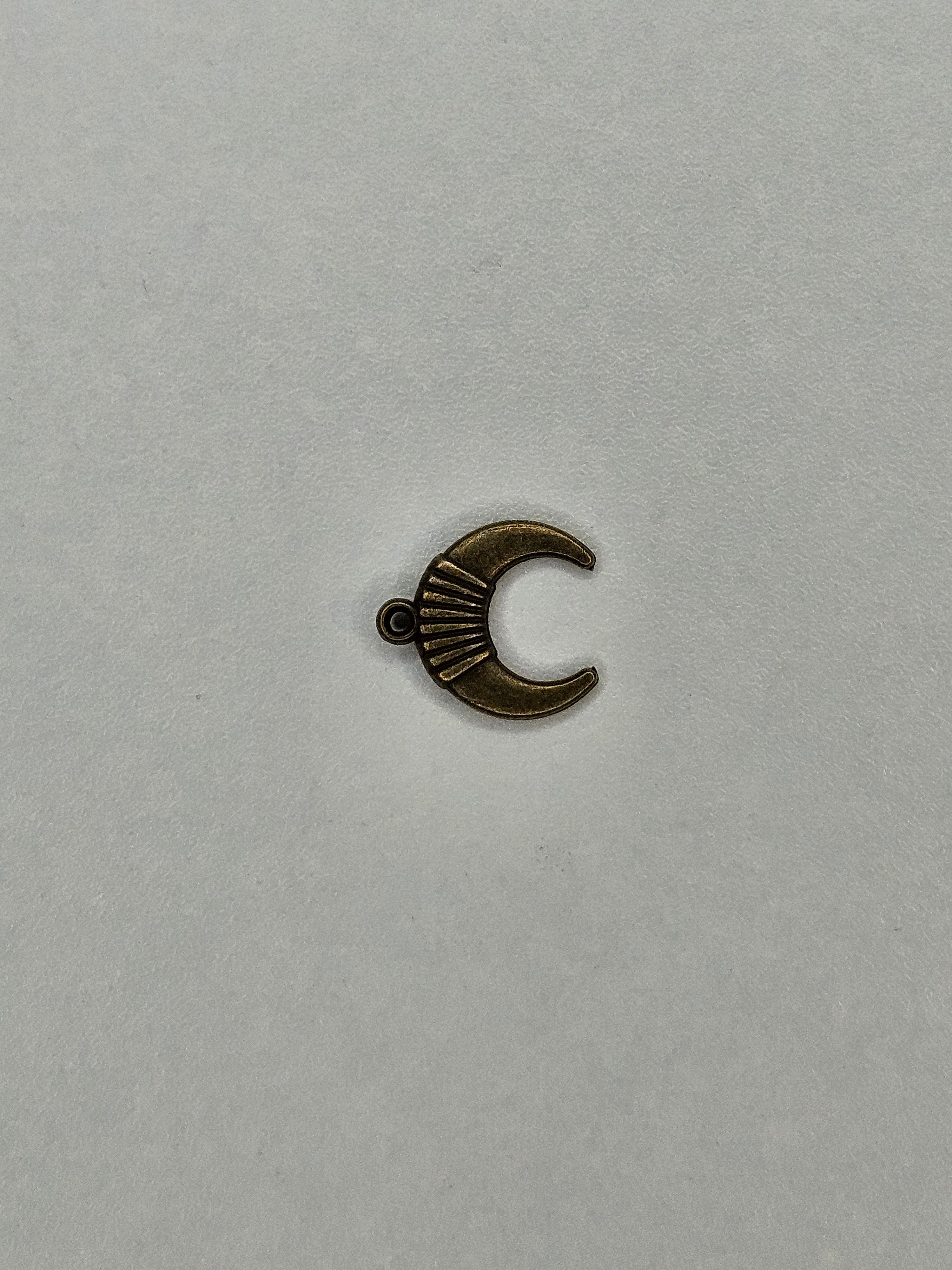 Pendentif lune bronze 003