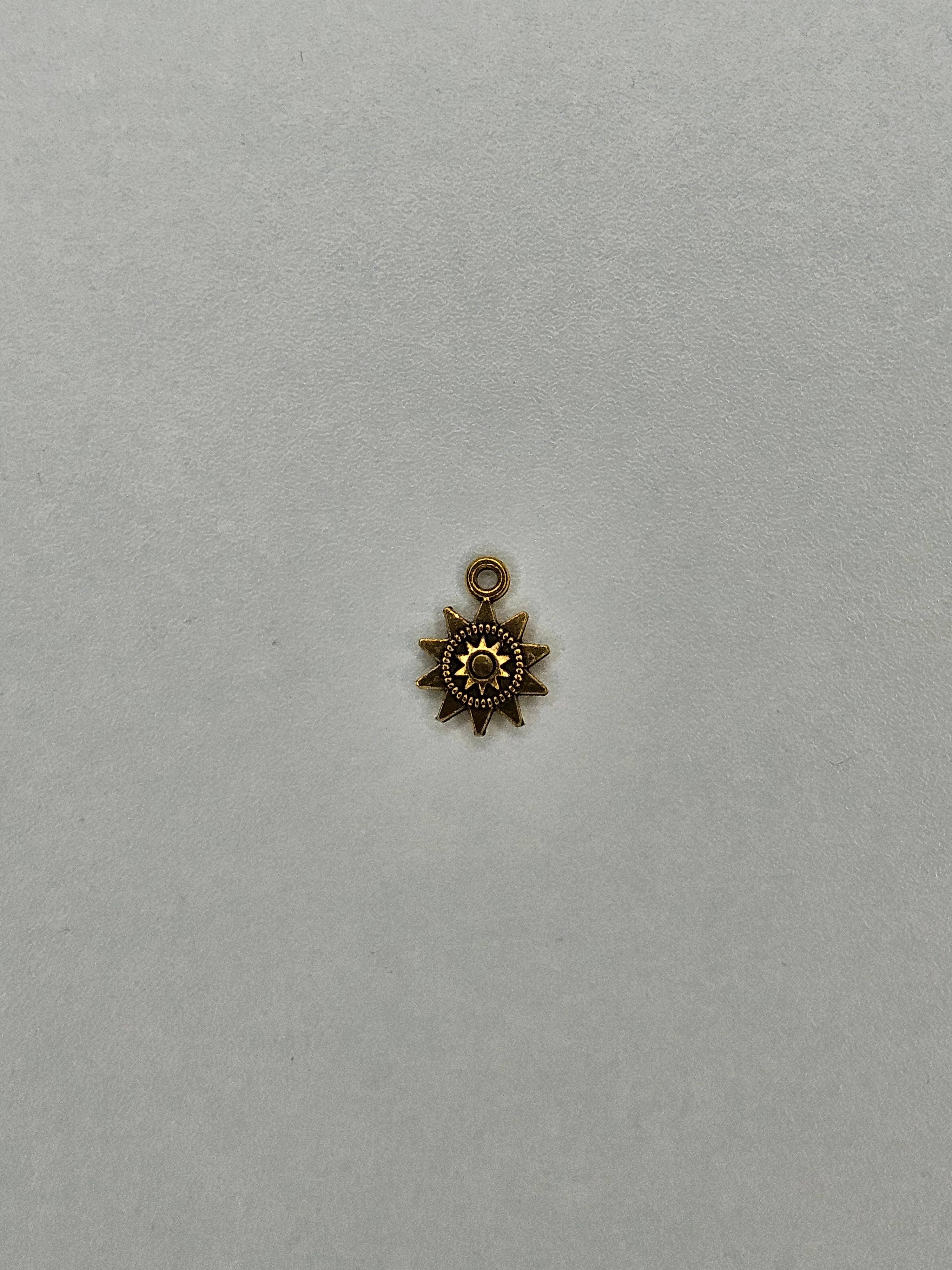 Pendentif soleil or 002