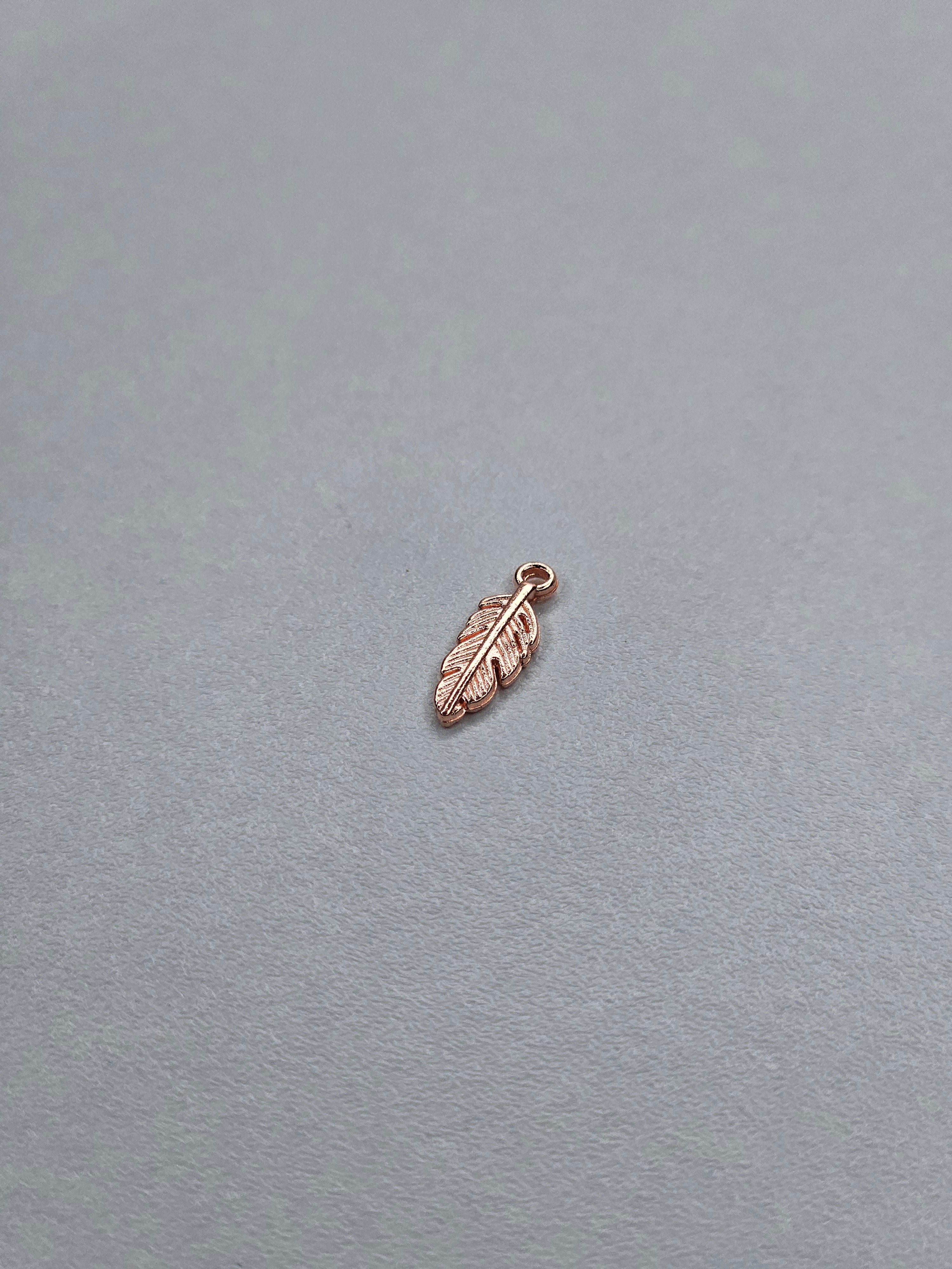 Pendentif plume cuivre 001