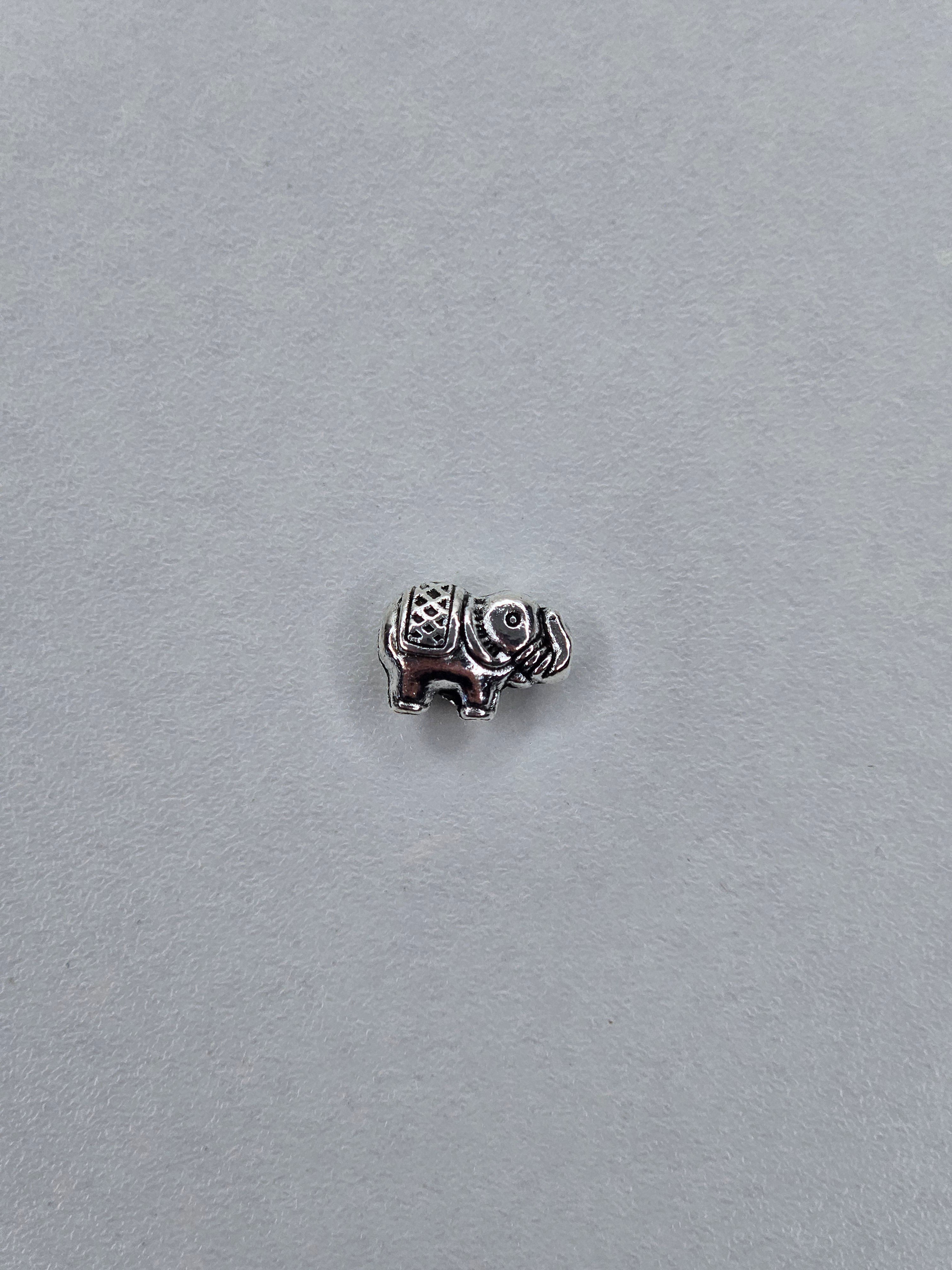 Elephant pendant 001