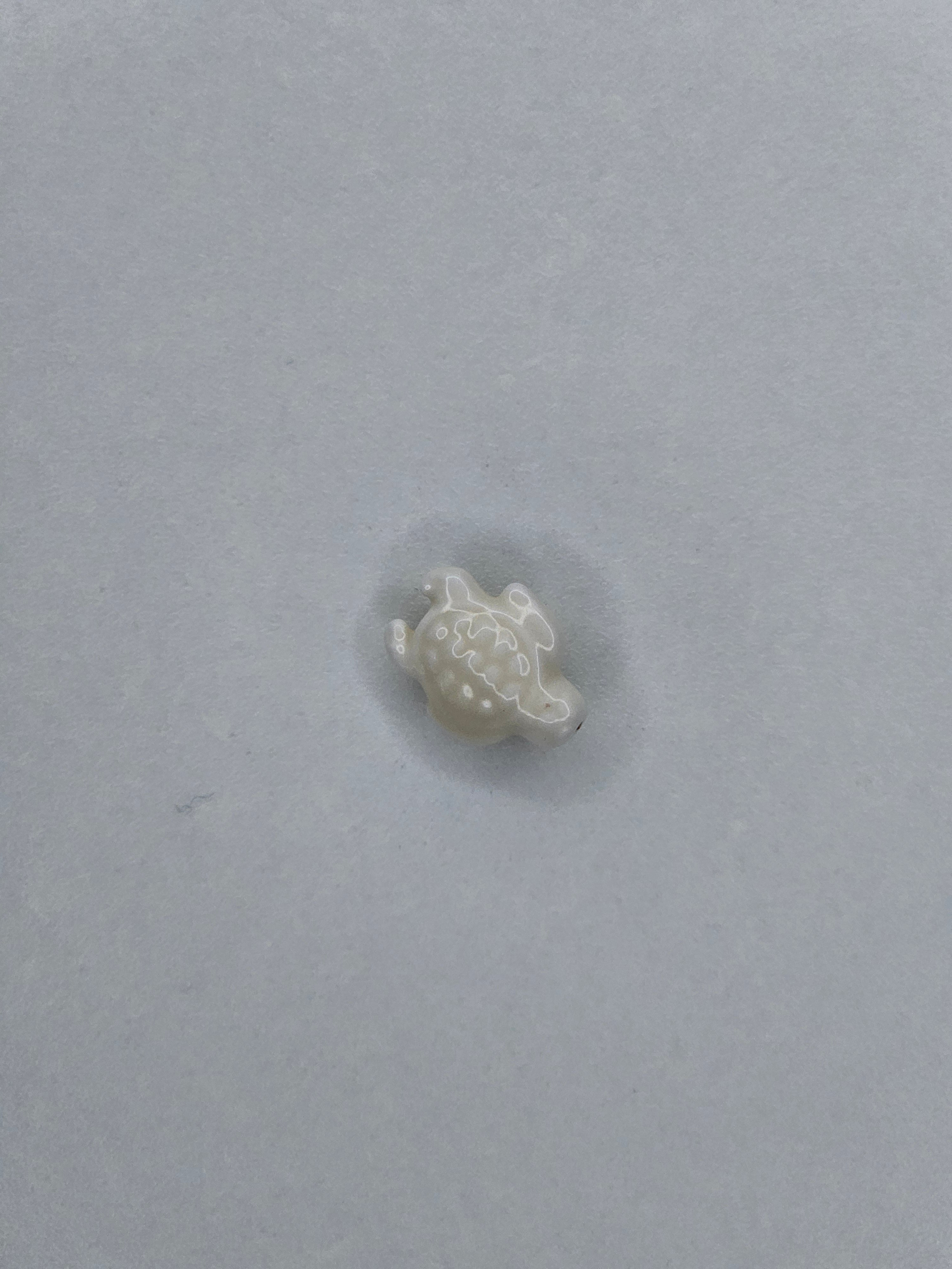 Pendentif tortue céramique blanc