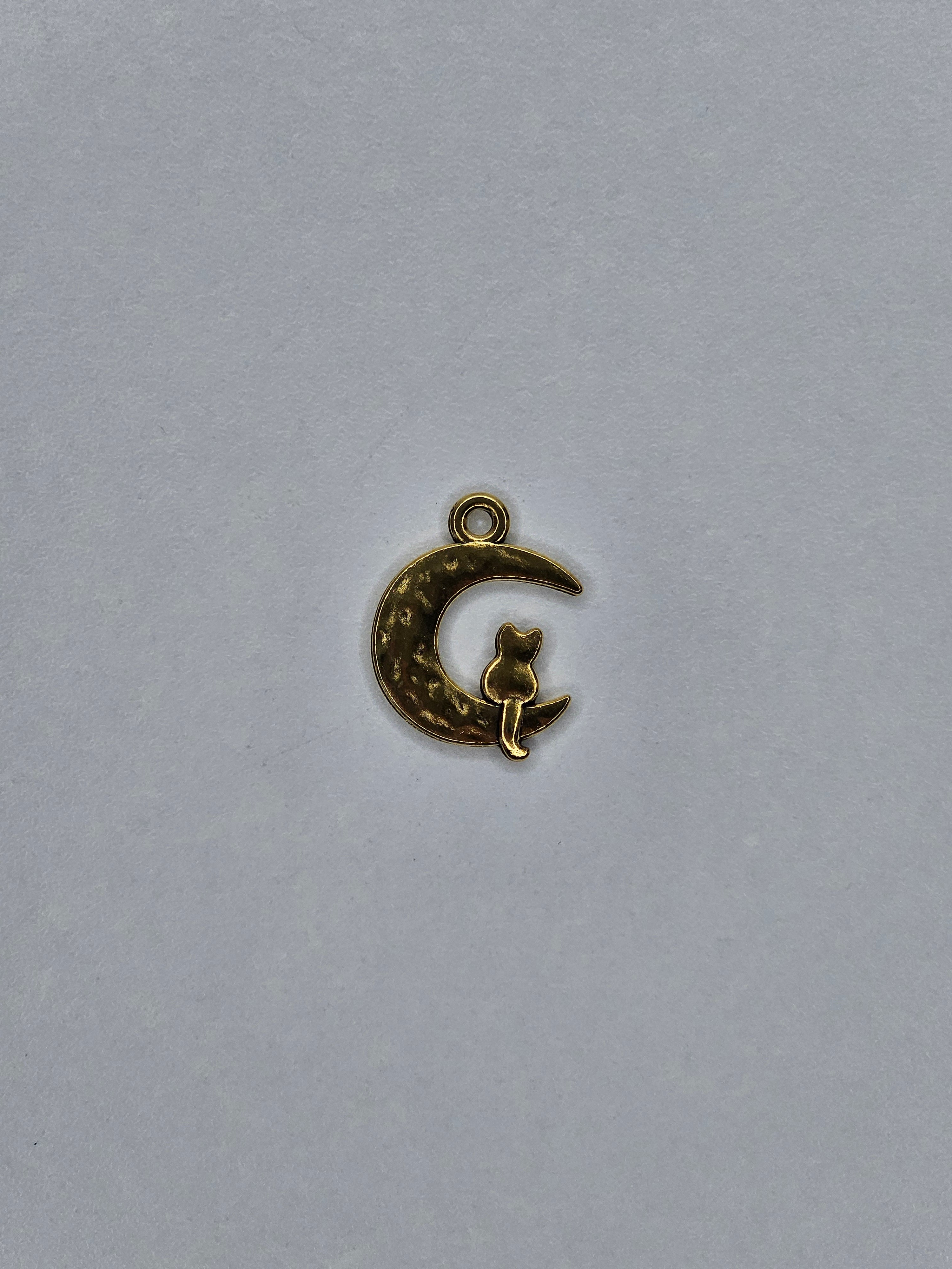 Moon + cat gold pendant 001