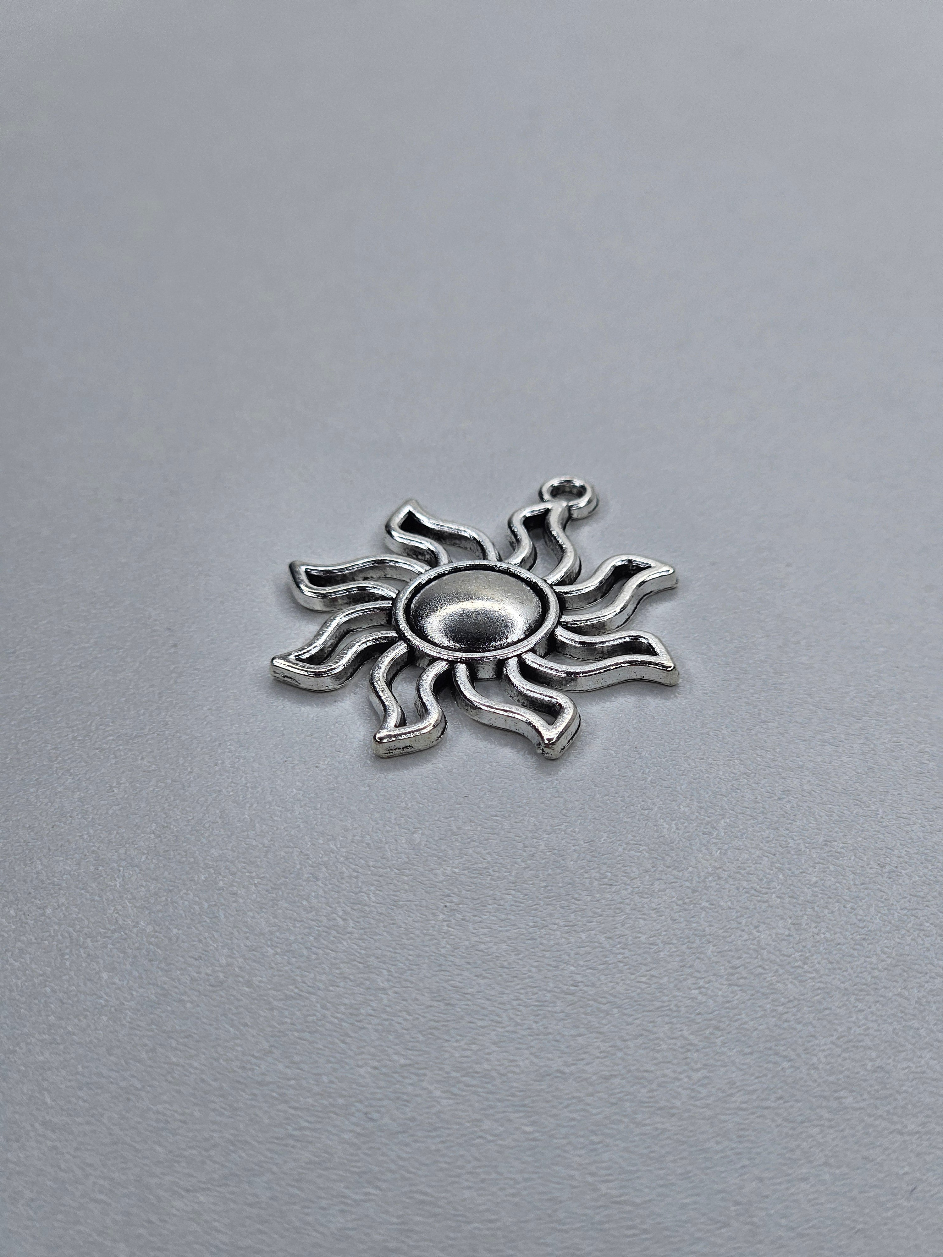 Pendentif soleil argent 007