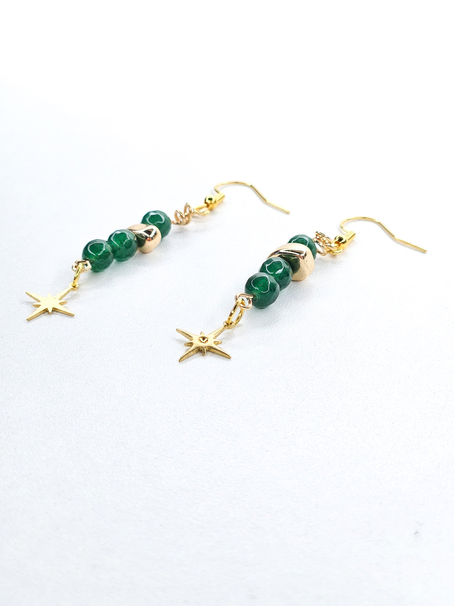 Boucles d'oreilles dorées • Jade émeraude