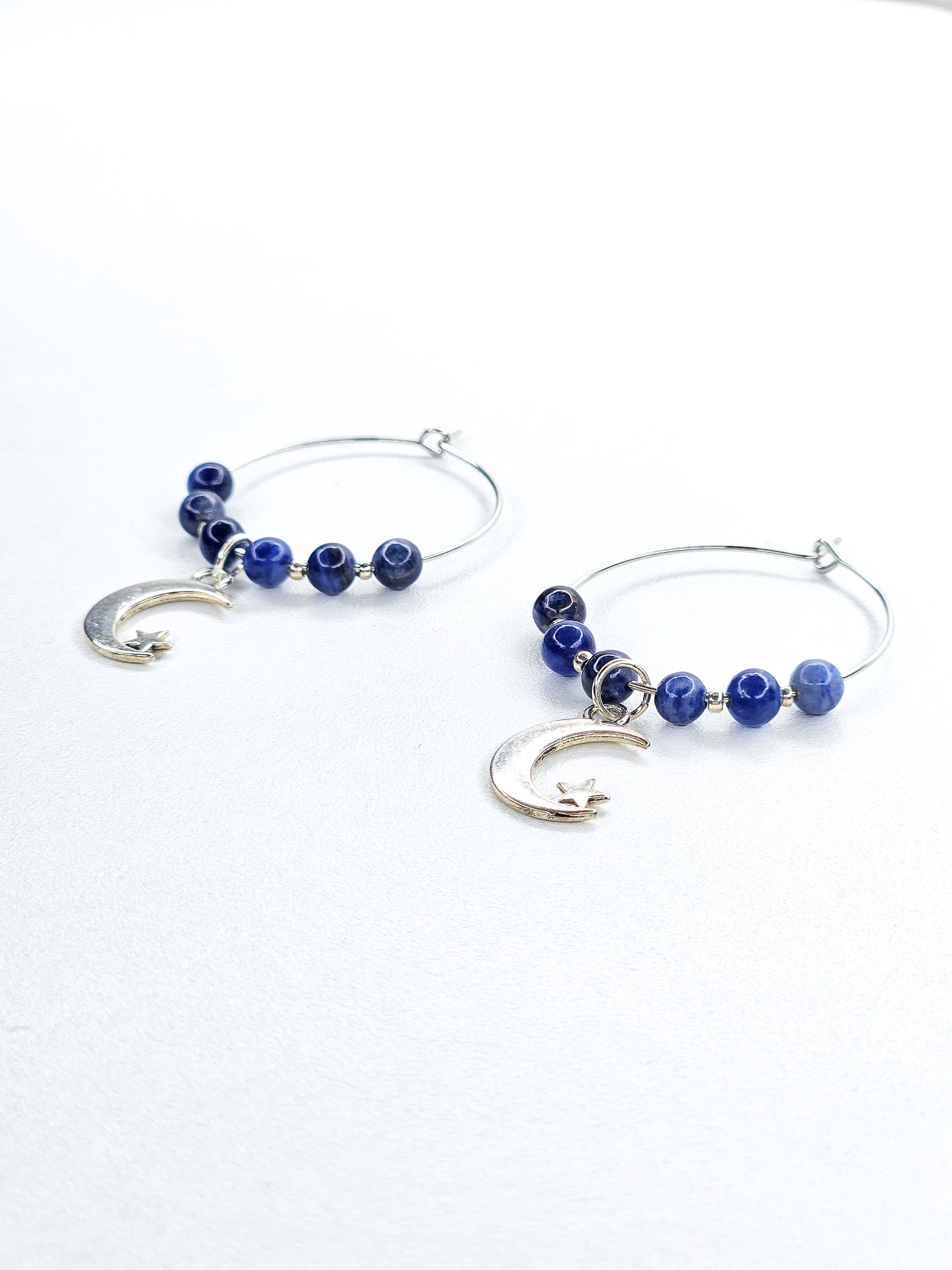 Boucles d'oreilles argentées • Sodalite