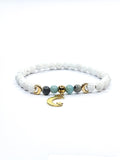 Bracelet • Amazonite multicolore & Pierre de lave blanche (6 mm) avec pendentif et perles dorés "Lune"