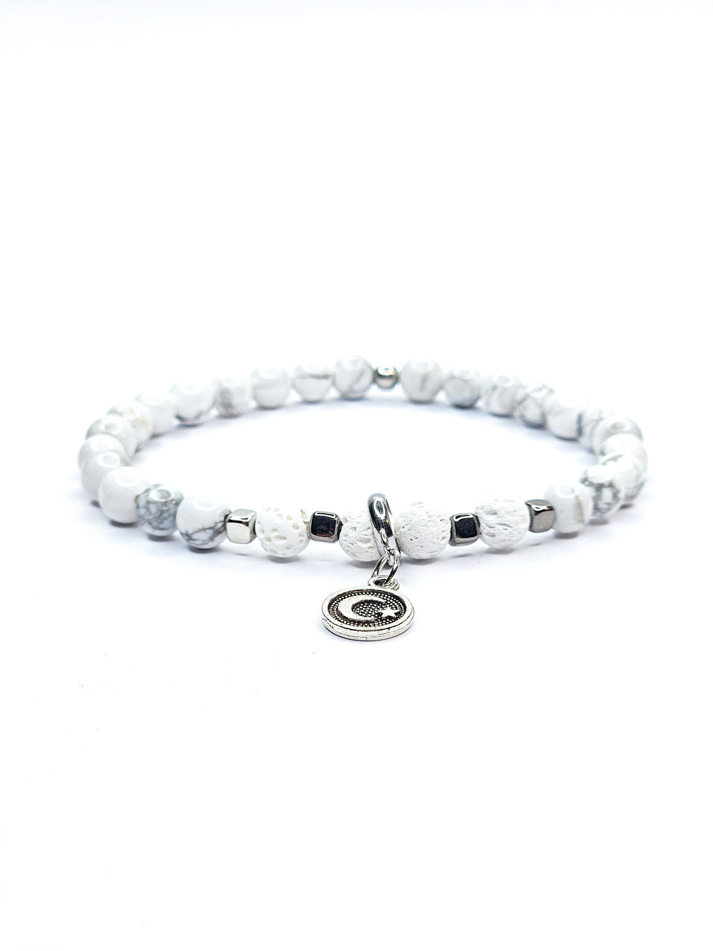 Bracelet • Howlite blanche & Pierre de lave blanche (6 mm) avec pendentif "Lune et étoile"