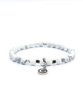 Bracelet • Howlite blanche & Pierre de lave blanche (6 mm) avec pendentif "Lune et étoile"