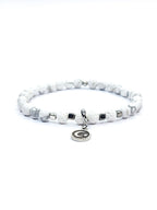 Bracelet • Howlite blanche & Pierre de lave blanche (6 mm) avec pendentif "Lune et étoile"