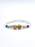 Bracelet • Amazonite multicolore, Bois fossilisé & Pierre de lave blanche (6 mm & 10 mm) avec perles dorées "Lune"