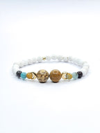 Bracelet • Amazonite multicolore, Bois fossilisé & Pierre de lave blanche (6 mm & 10 mm) avec perles dorées "Lune"