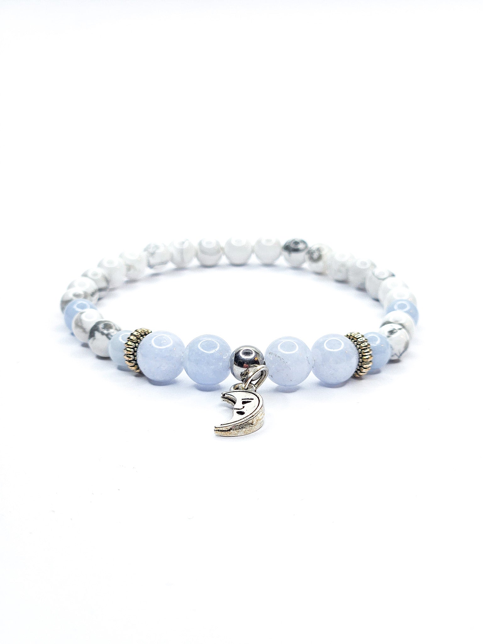 Bracelet • Aigue marine, Angélite & Howlite blanche (6 mm & 8 mm) avec pendentif argenté "Lune"