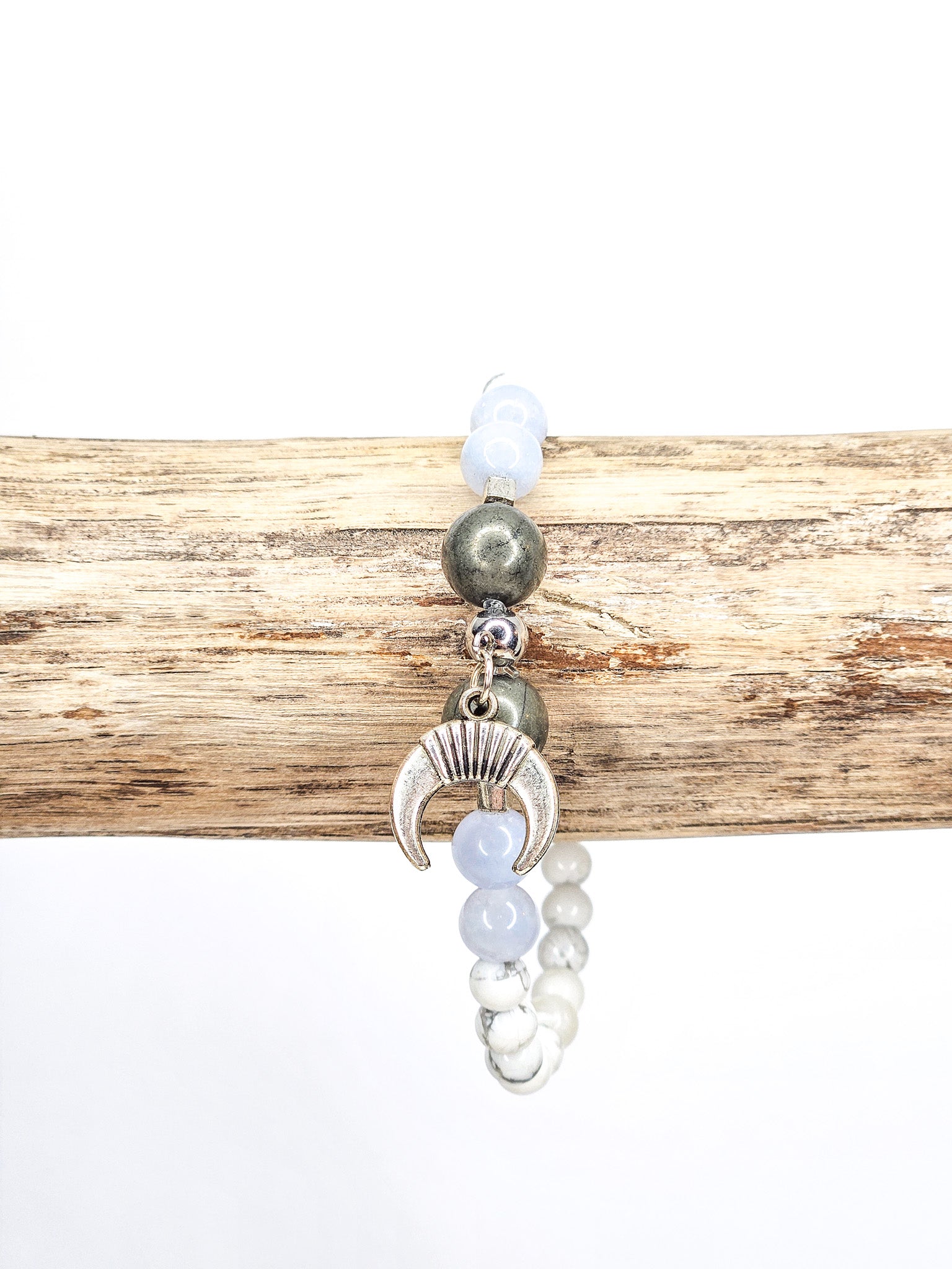 Bracelet • Aigue-marine, Howlite blanche & Pyrite (6 mm, 8 mm & 10 mm) avec pendentif argenté "Lune"