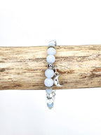 Bracelet • Aigue marine, Angélite & Howlite blanche (6 mm & 8 mm) avec pendentif argenté "Lune"
