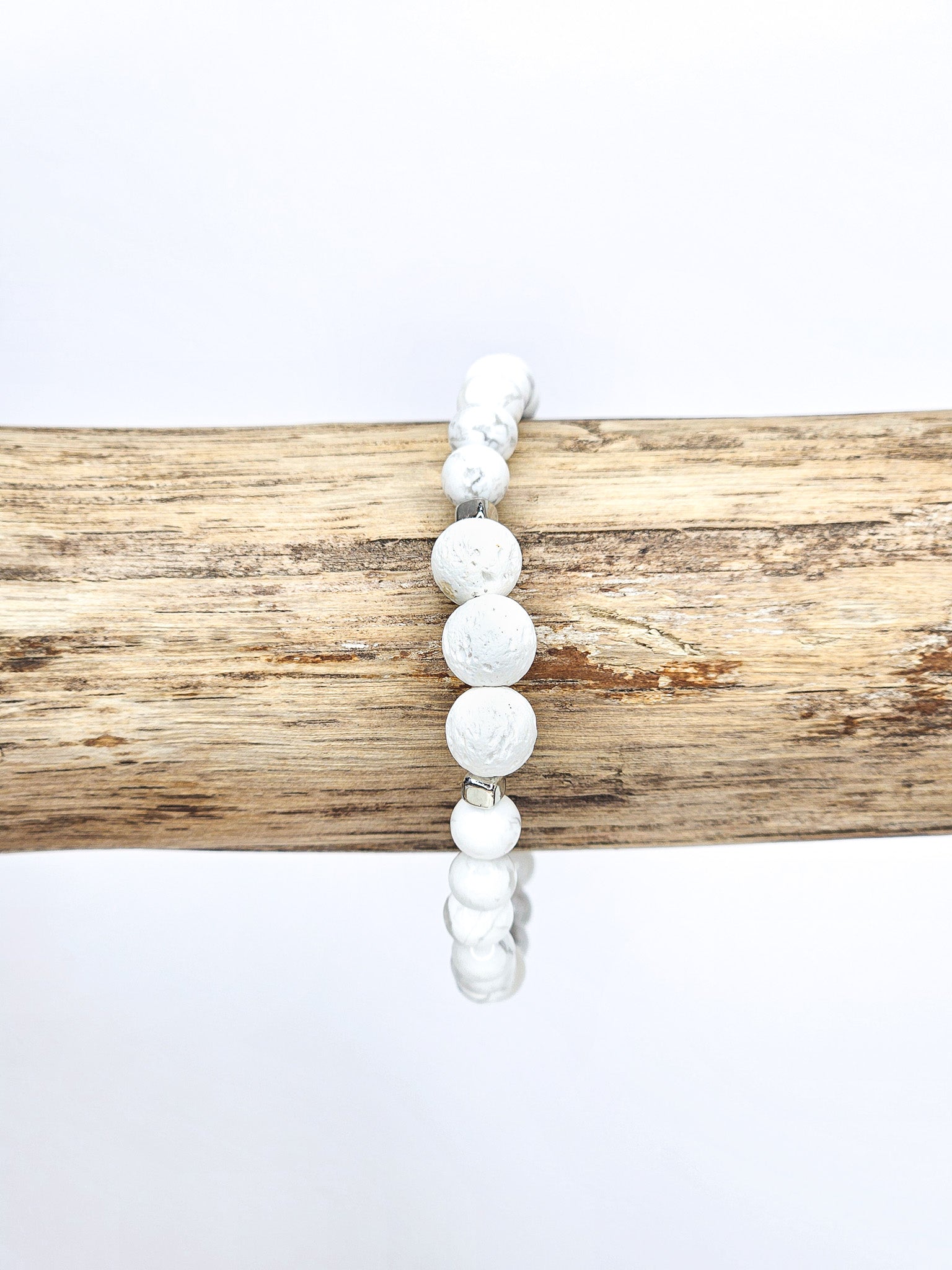 Bracelet • Howlite blanche & Pierre de lave blanche (6 mm & 8 mm)