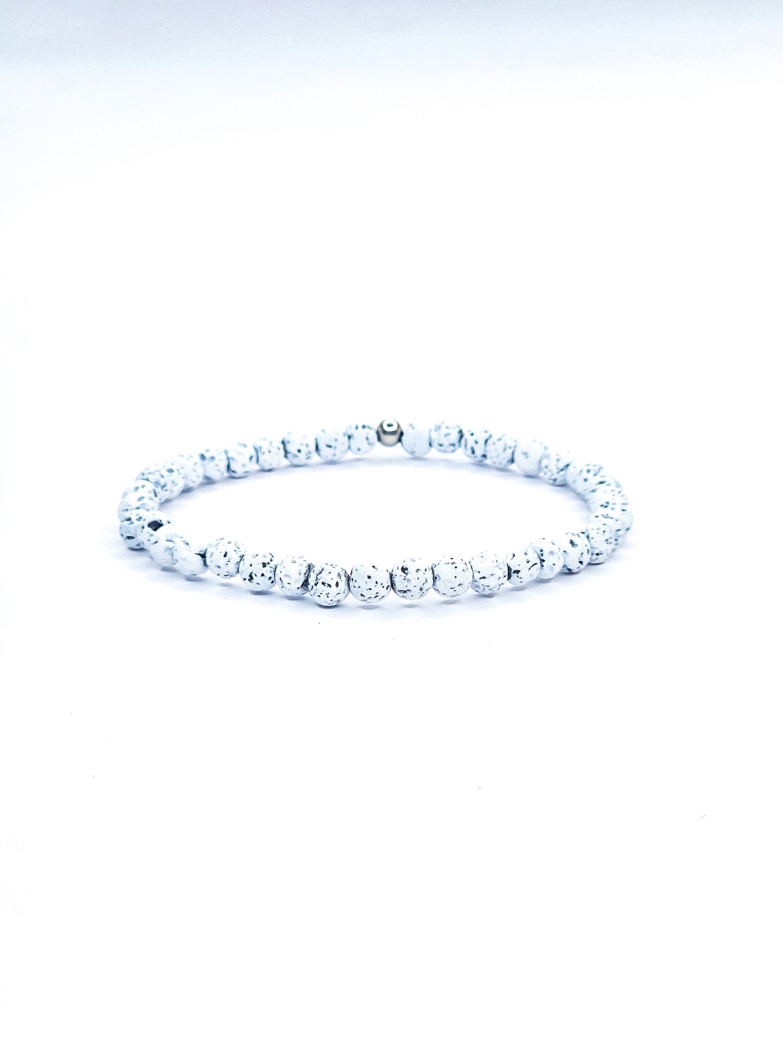 Bracelet • Pierre de lave teintée blanche (4 mm)