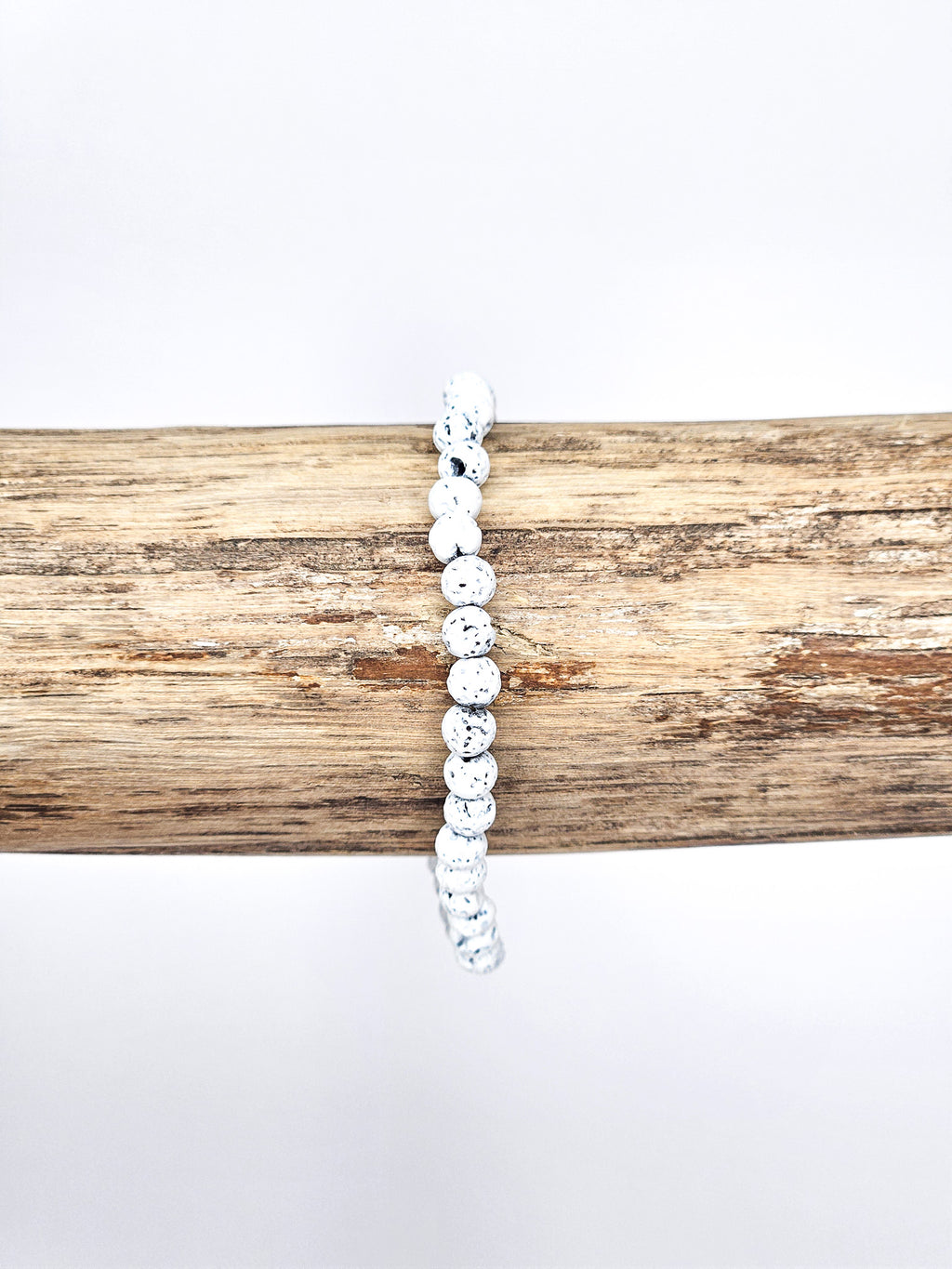 Bracelet • Pierre de lave teintée blanche (4 mm)