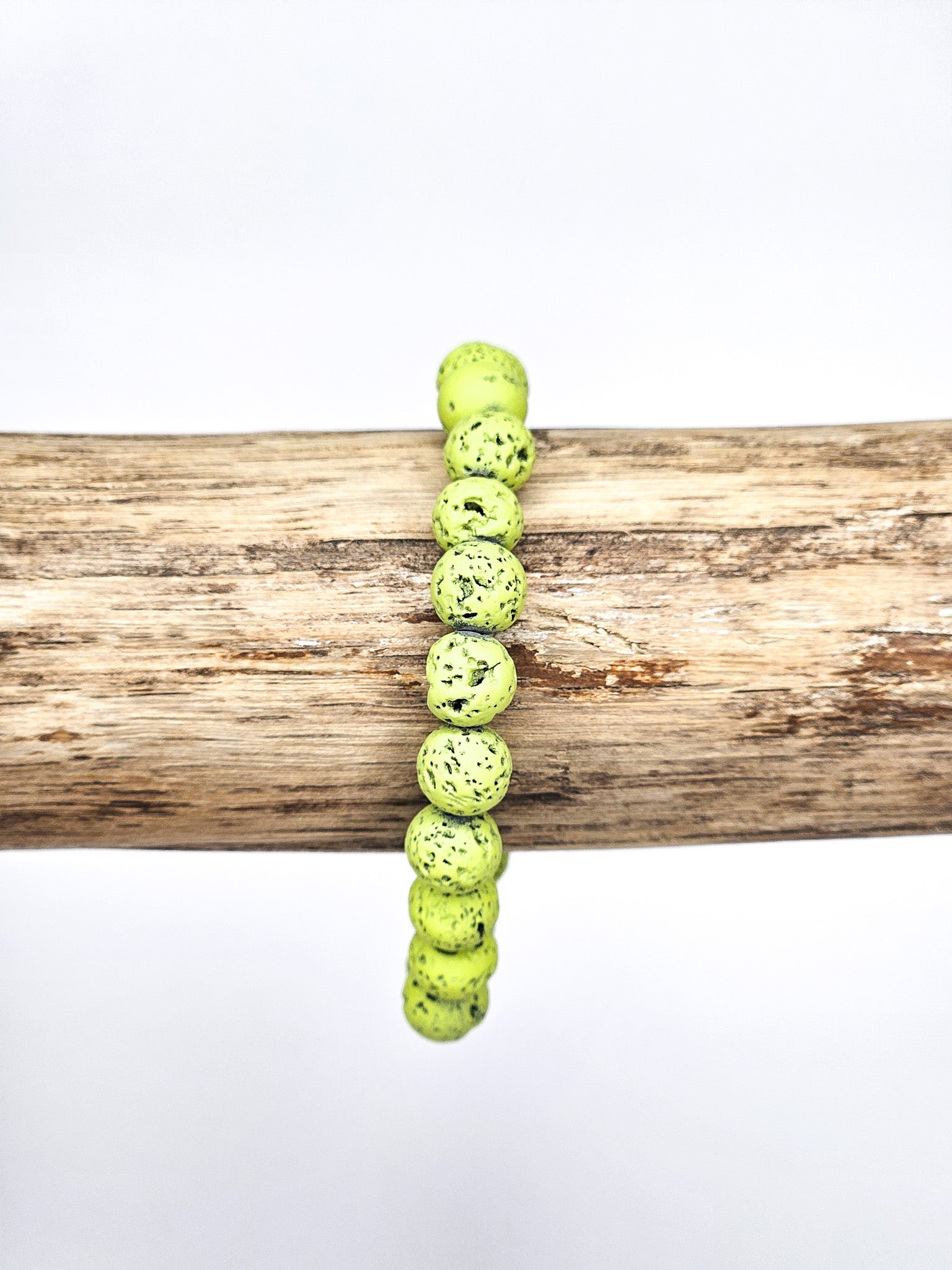 Bracelet • Pierre de lave teintée verte (8 mm)